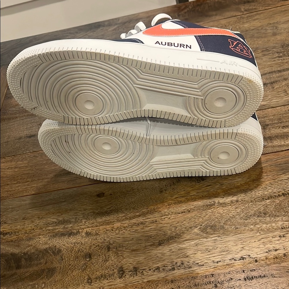 Nike Auburn Edition Navy and Orange Sneakers - Picture 4 of 4